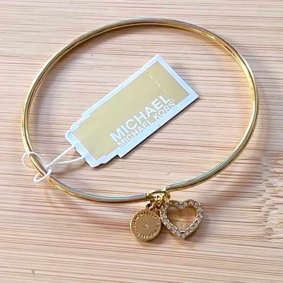 Brand New Michael Kors Gold Tone Heart Hook & Eye Clasp Bangle Charm Bracelet - Picture 4 of 10